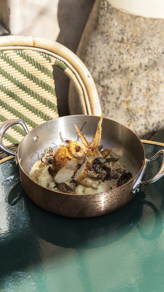 Le suprême de volaille aux morilles par le CAFÉ DE L’ORMEAU