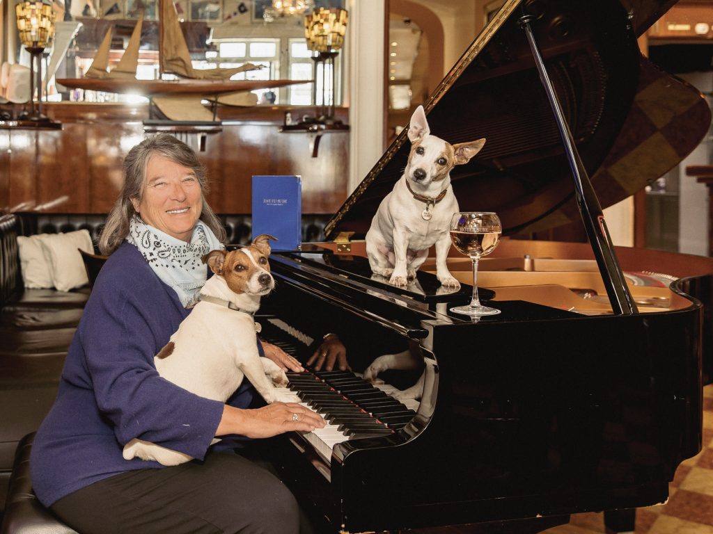 Lola & Norton Les ambassadeurs de l’Hôtel Sube