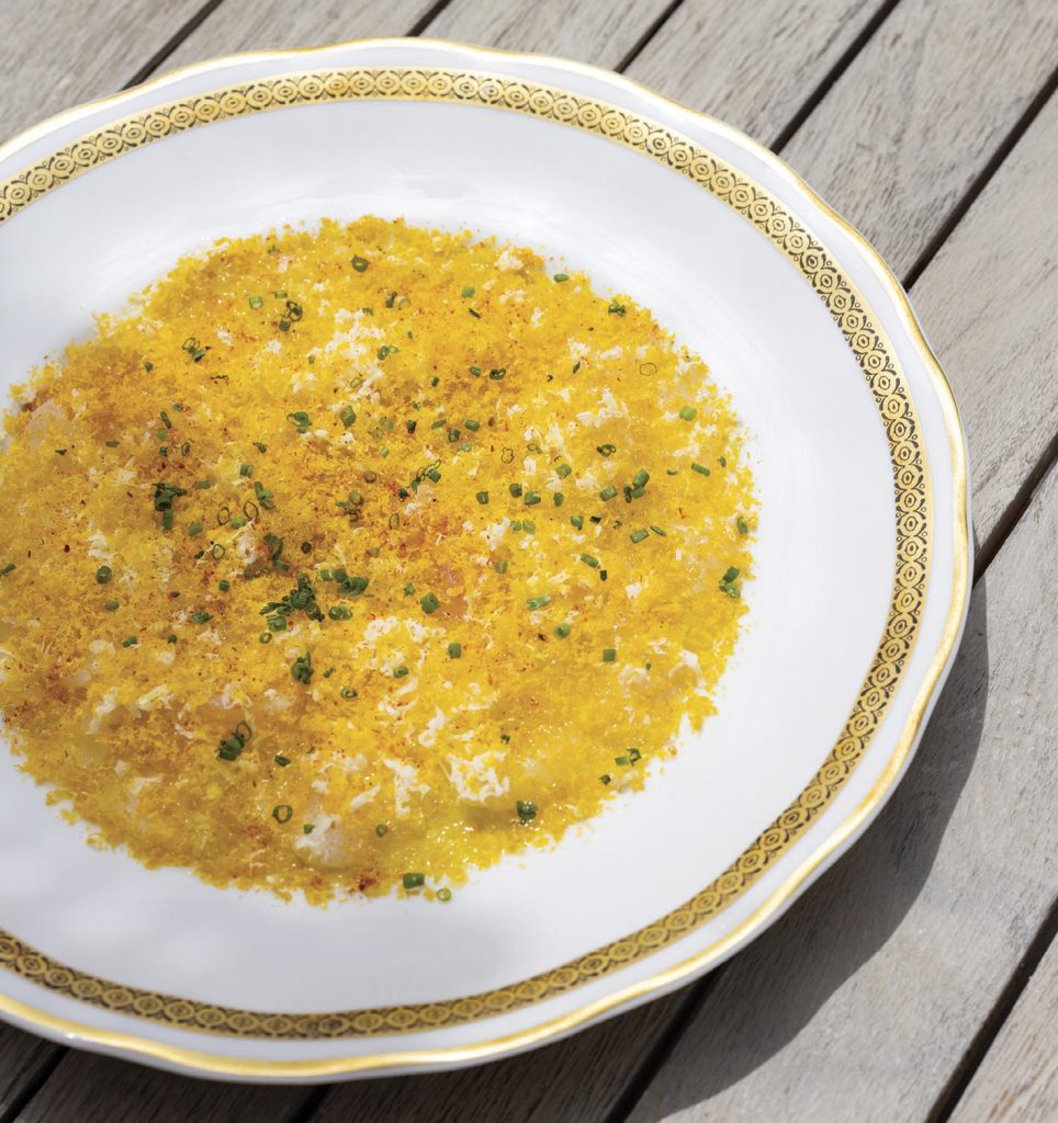 Carpaccio de loup à la poutargue, raifort frais et piment d'Espelette par Verde Beach