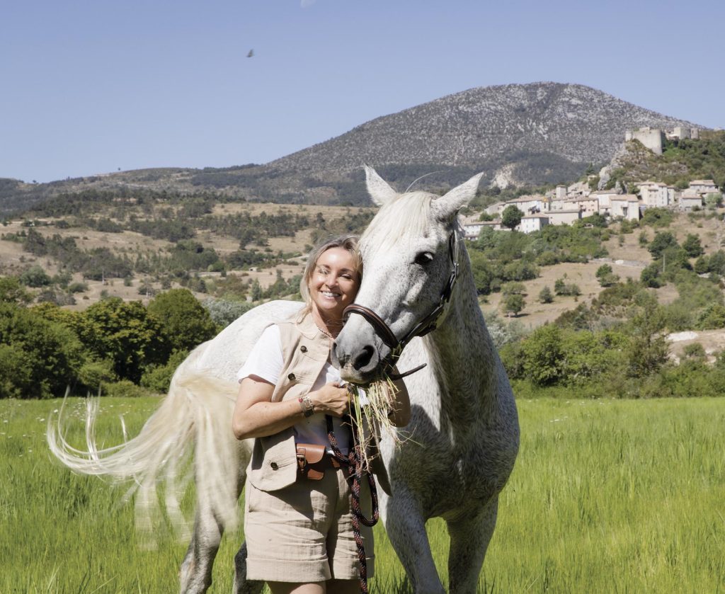 SONJA & FURY UNE HISTOIRE DE CŒUR AUX AMANDIERS HOME